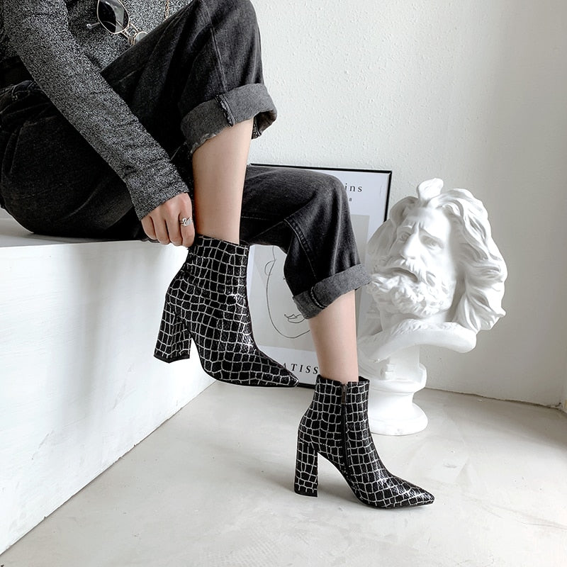 New Winter quality snake ankle boots for women pointed toe high heels boots simple zipper fashion shoes woman Spring 32-43