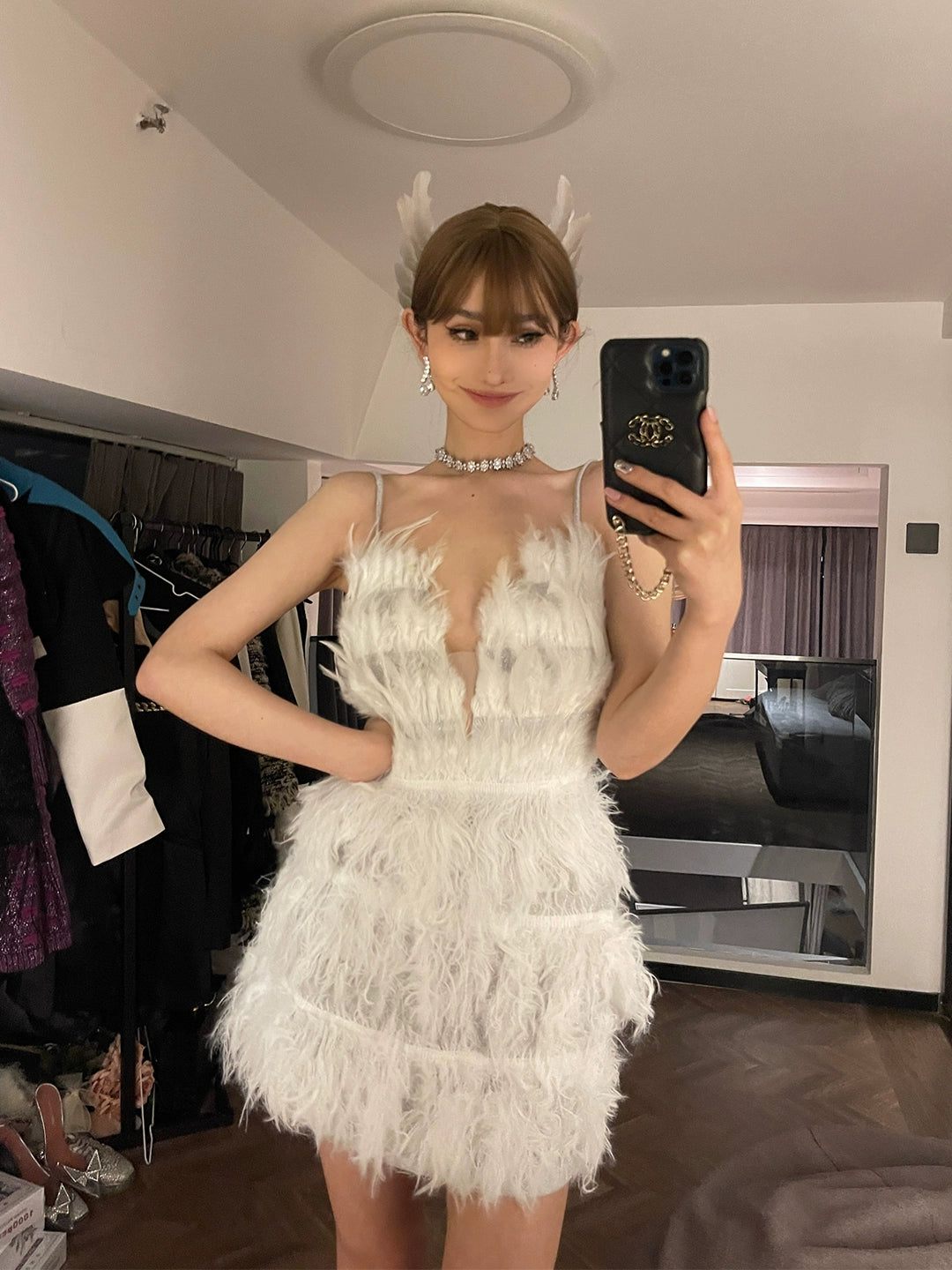 Chiclynana Sexy Backless Dress Feather Patchwork Party Birthday Party Braces in White Miniskirt